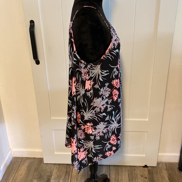 Express Asymmetrical Hem Blouse - Picture 6 of 7